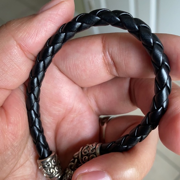 leather and Silver tone toggle bracelet 8.5”L - Picture 7 of 7